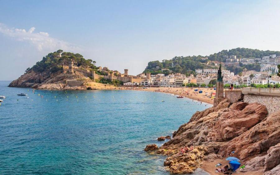 Tossa Beach Center Tossa de Mar Bagian luar foto