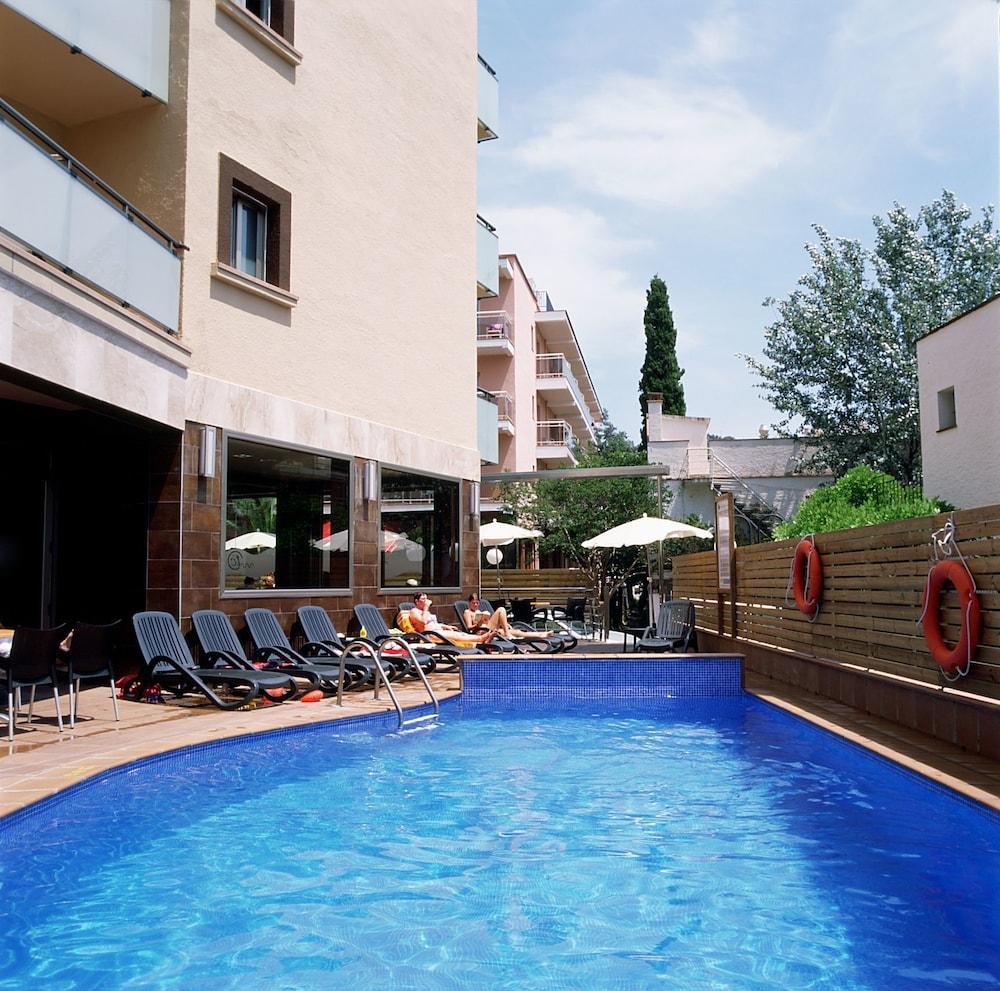 Tossa Beach Center Tossa de Mar Bagian luar foto