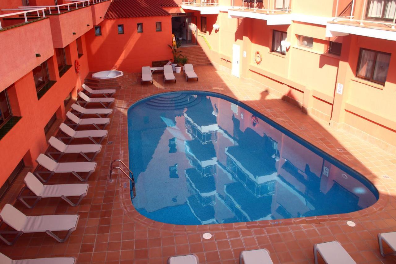 Tossa Beach Center Tossa de Mar Bagian luar foto